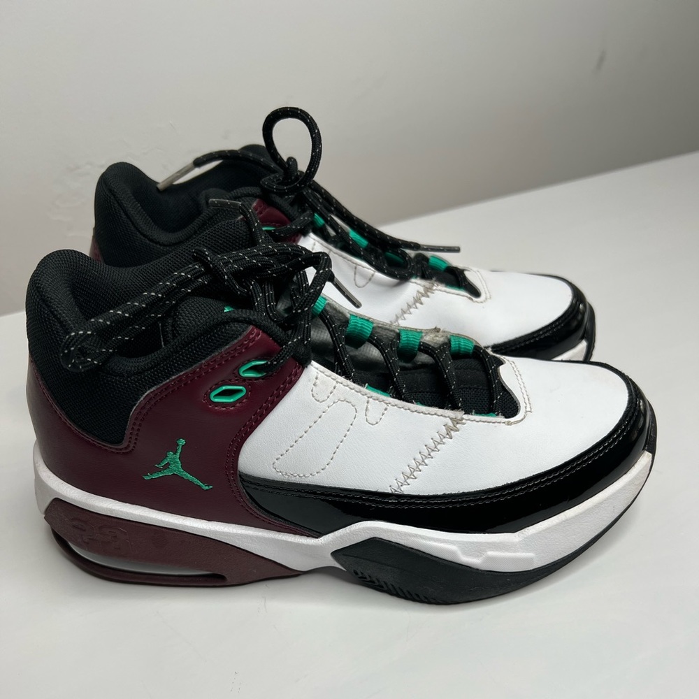 Youth Nike Jordans in excellent condition size 4.5y